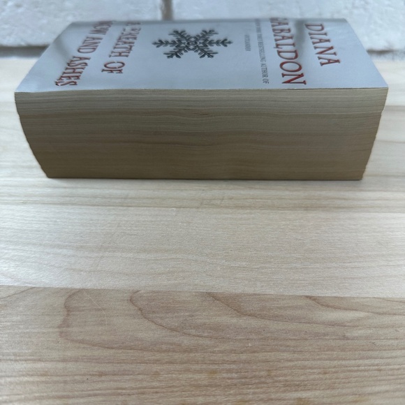 4 Diana Gabaldon paperbacks from the Outlander Series - Picture 7 of 9